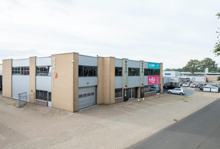 Bedrijfsruimte Aadijk 35 Almelo verhuurd aan Quality Reclame